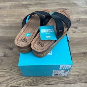 NWT Women’s Reef Cushion Vista Hi Sandals Size 8